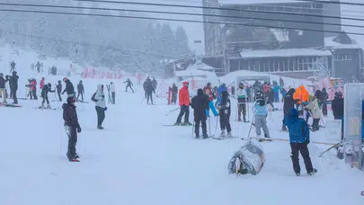 Uludağ’da beyaza büründü: Kar kalınlığı 1,5 metreye yaklaştı