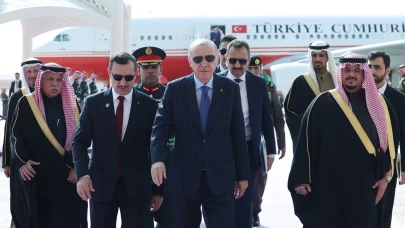 Cumhurbaşkanı Erdoğan Riyad’da: Suudi Arabistan’a resmi ziyaret başladı