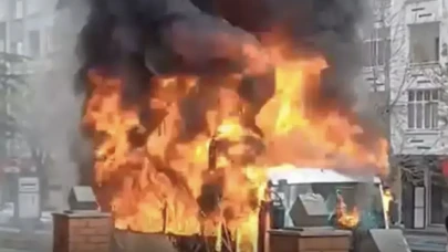 Seyir halindeki halk otobüsü alev aldı: Yolcular son anda kurtarıldı