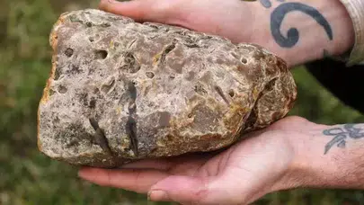 Sahilde bulunan bu taş servete dönüşebiliyor: Gramı altınla yarışıyor