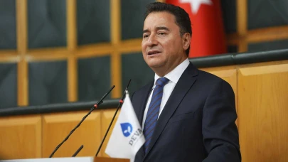 Ali Babacan CHP’yi sert sözlerle eleştirdi: 'Pişkin pişkin rozet takarken rahatlar'
