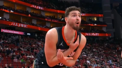 Alperen Şengün oyundan atıldı çıldırtan hakem kararı