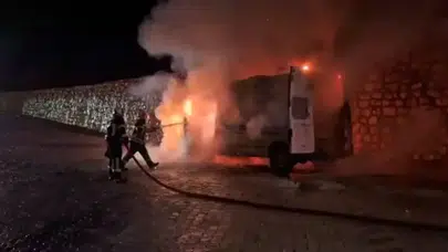 Seyir halindeki hasta nakil aracı alev aldı: Yatalak hasta son anda kurtarıldı