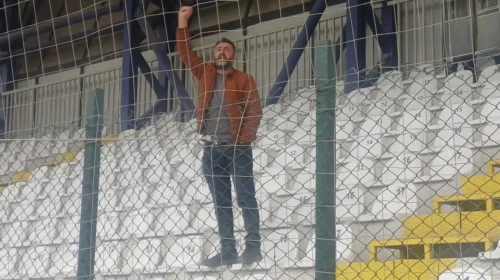 600 kilometre yol gitti, takımını tek başına destekledi