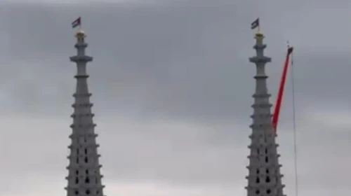 Viyana’daki Votiv Kilisesi'ne asılan Filistin bayrakları 3 gün sonra kaldırıldı