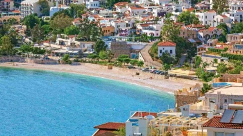 Türkiye Donarken O İlimizde Yaz Havası: Konyaaltı’nda Sahiller Doldu