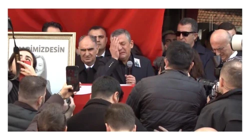 Özgür Özel gözyaşlarına boğuldu: 'Ne olur dursun artık…'