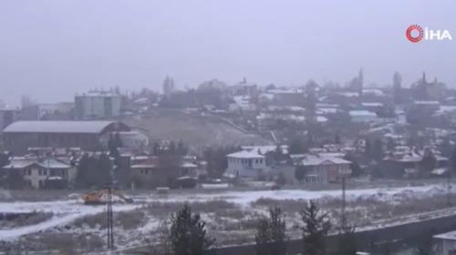 Kars'a mevsimin ilk karı yağdı
