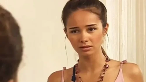 Akasya Durağı’nın Dilek’i Pelin Sönmez Asansör Pozuyla Gündem Oldu! Pelin Sönmez kimdir?