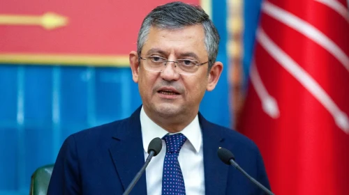 Özgür Özel’den meydan çağrısı: “Evde oturarak hak alınmaz, hepinizi direnmeye davet ediyorum”