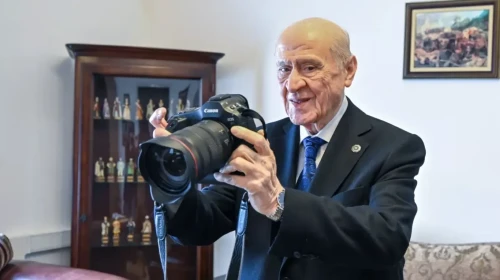 Devlet Bahçeli basın fotoğrafçılarıyla TBMM'de bir araya geldi