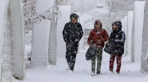 Kar yağışı okulları tatil ettirdi: İşte tatil olan ilçeler