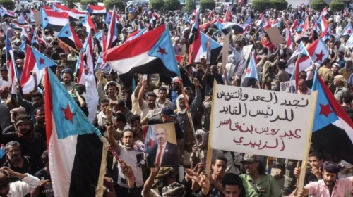 Yemen'de binlerce kişi ayrılıkçı STC'ye destek için Aden sokaklarına döküldü