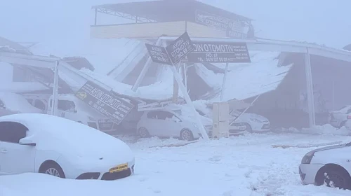 Şanlıurfa’da kar alarmı: Çatılar çöktü, 67 araç büyük hasar gördü