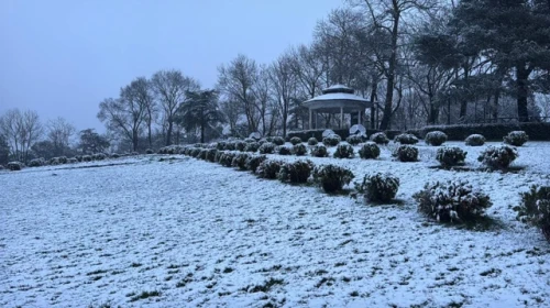 Valiliğin uyarısının ardından İstanbul’da kar yağışı başladı, okullar tatil edildi