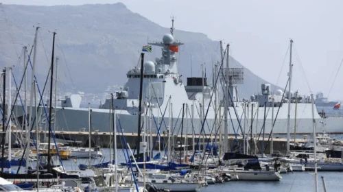 Çin, Rusya ve İran savaş gemileri ortak tatbikat için Güney Afrika'ya ulaştı