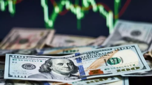 Dolar tarihte ilk kez 43 lirayı aştı