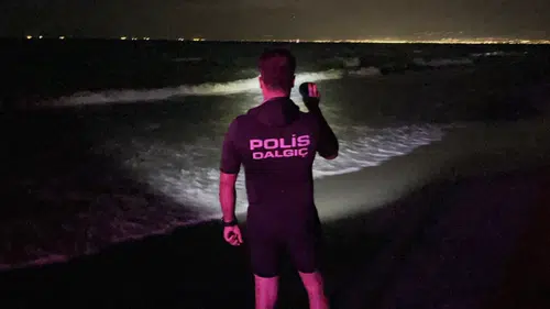 Mersin'de denize giren 5 kişilik aileden 3'ü boğuldu 1'i kayboldu