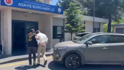 Fatih'te turiste sarkıntılık yapan şüpheli gözaltına alındı