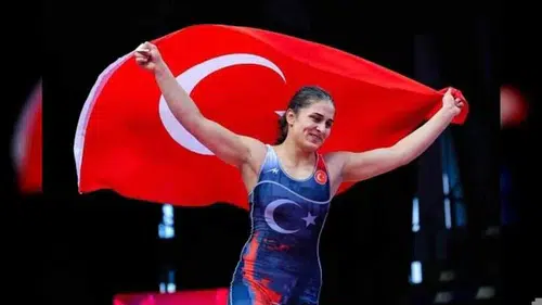 Özdenur Özmez, 17 yaş altı dünya şampiyonu oldu: Türkiye'nin madalya sayısı 4'e yükseldi