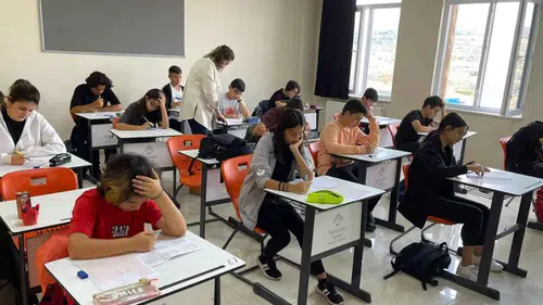 MEB okul yönetmeliğini değiştirdi! Kayıt, güvenlik ve veli görüşmelerinde yeni dönem