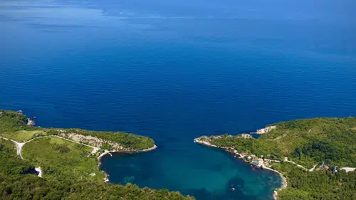 Karadeniz'in saklı cenneti Gideros Koyu, doğası ve tarihiyle ilgi görüyor