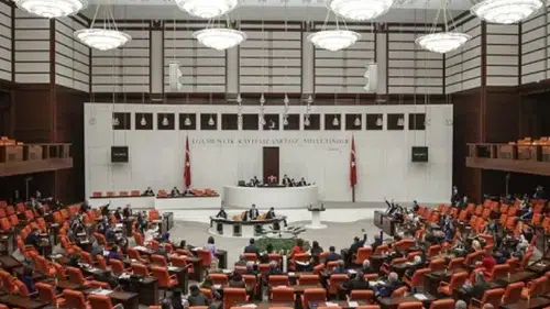 En düşük emekli aylığı 23 bin 552 liraya yükseltildi: TBMM Genel Kurulu'nda kabul edildi
