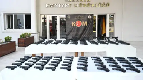 Sakarya’da silah kaçakçılığı operasyonu: 100 tabanca ele geçirildi