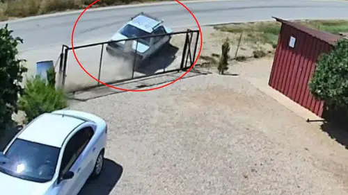 Adana'da takla atan araç takla attı: 2 kişi yaralı