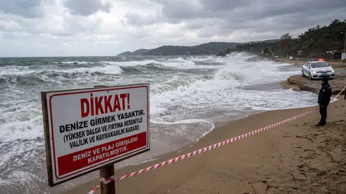 İstanbul'da dalga alarmı: Denize giriş yasaklandı