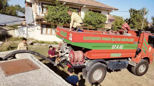 Kastamonu’da saman balyaları alev aldı: 1.500 balya yandı