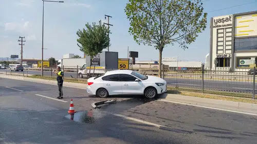 Bursa'da otomobil refüje çarptı: 1 kişi yaralandı