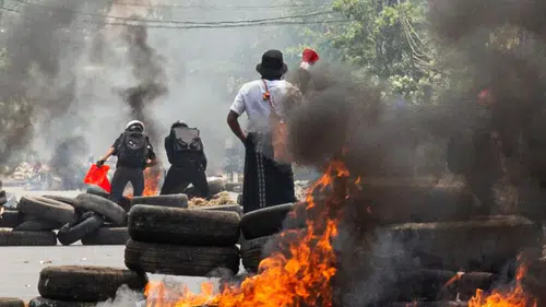 Myanmar'da budist manastırına hava saldırısı: 14 hayatını kaybetti