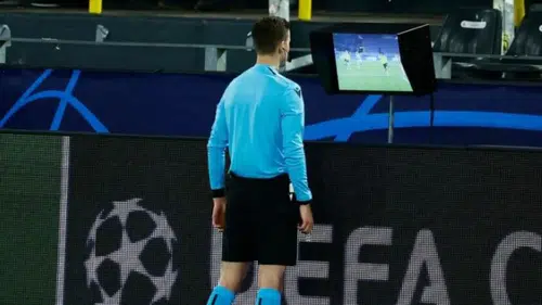 Hakemlerin tartışmalı kararları son buluyor: UEFA yeni kuralı tüm dünyaya duyurdu!