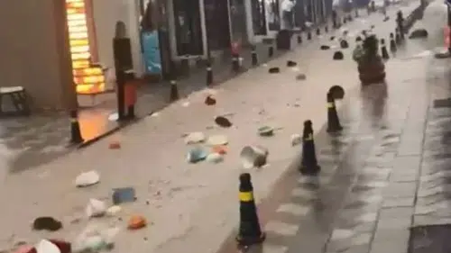 Artvin'de şiddetli sağanak hayatı felç etti: Ev ve iş yerlerini su bastı