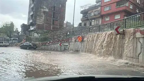 Kahramanmaraş'ta gök gürültülü sağanak: Ahır Dağı ve Fırnız'a yıldırım düştü
