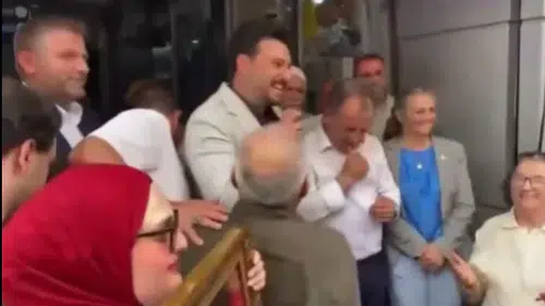Yeni Parti ilçe başkanının Ayetel Kürsi okuduğu anlar gündem oldu