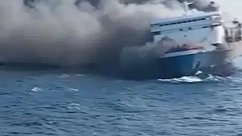 Endonezya'da yolcu feribotunda yangın: Ölü sayısı arttı, onlarca kişi kayıp