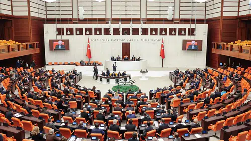 TBMM'de kanun teklifi görüşmelerinde Turhan Çömez hakkındaki soruşturma tartışıldı