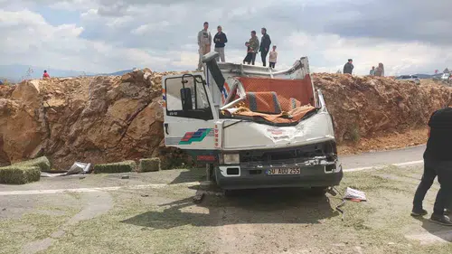 Karaman'da kamyonet devrildi: 1 hayatını kaybetti