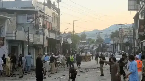 Pakistan'da polis karakolu önünde saldırı: Can kaybı 16'ya yükseldi