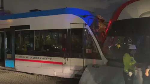 Son dakika: İstanbul’da iki tramvay çarpıştı, yaralılar var