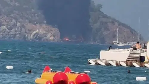 Fethiye'de korkutan yangın: Denize atlayan 115 yolcudan 15'i yaralandı