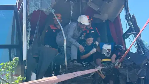 Diyarbakır'da yolcu otobüsü şarampole devrildi