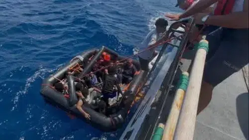 Fethiye açıklarında sürüklenen teknedeki 6 kişi ekipler tarafından kurtarıldı