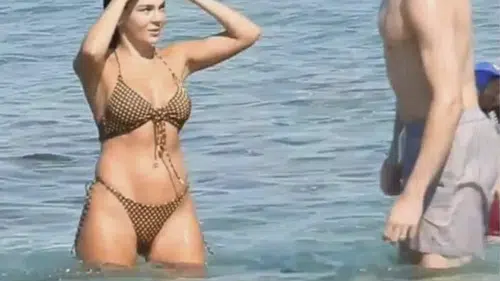 Ebru Şahin ve Cedi Osman Tatilde Görüntülendi: Fit Görünümü Dikkat Çekti
