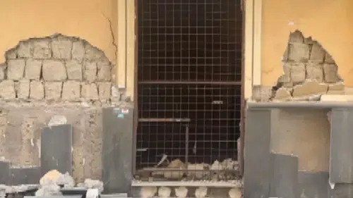 İtalya'da 4,7 büyüklüğündeki deprem binalarda hasara yol açtı