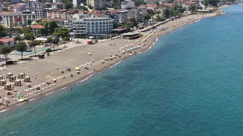 Düzce'de olumsuz hava şartları nedeniyle denize girmek yasaklandı: