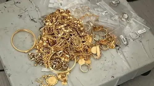 Gurbetçi ailenin aracında 603 gram altın takı ele geçirildi