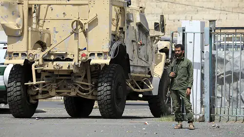 Yemen'de roket ve İHA saldırısı: 30 asker hayatını kaybetti